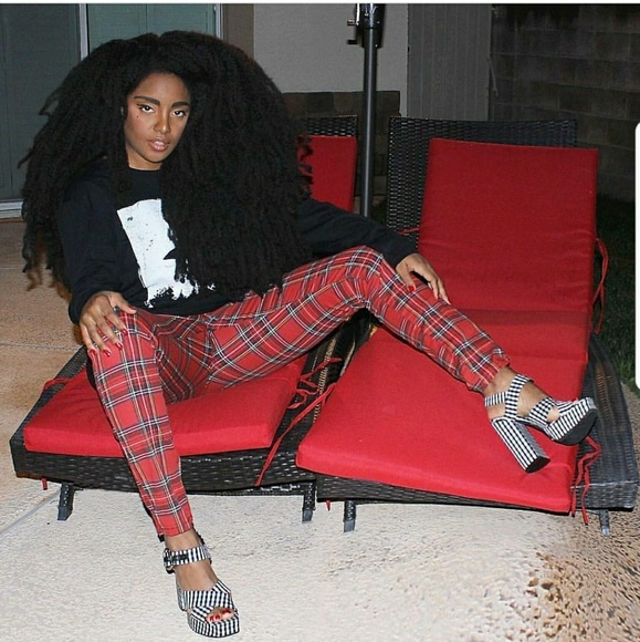 👍1 LEFT! (S) Red/Blk Super Soft Plaid Leggings! - Picture 3 of 3